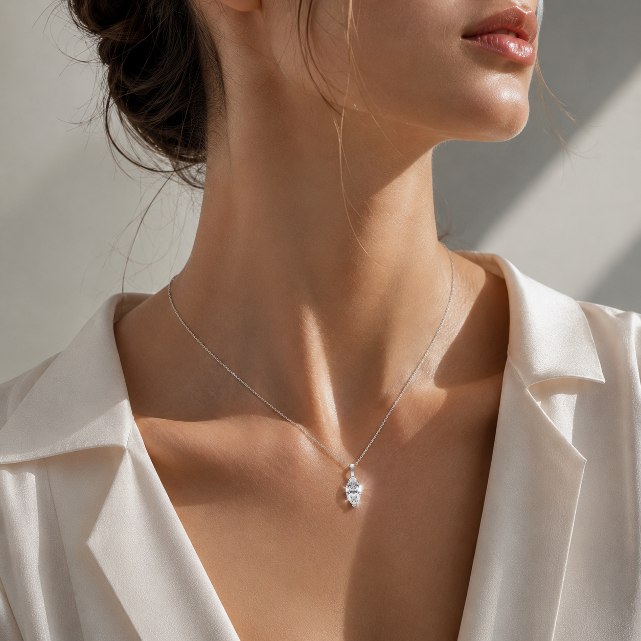 18K White Gold Marquise Diamond Solitaire Pendant(1 Carat)