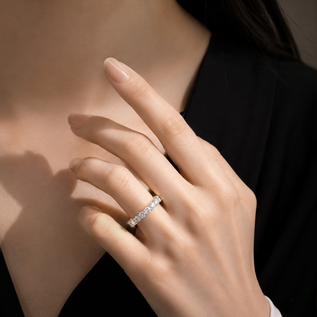 18K White Gold Round Diamond Ring(0.20 ct Each)
