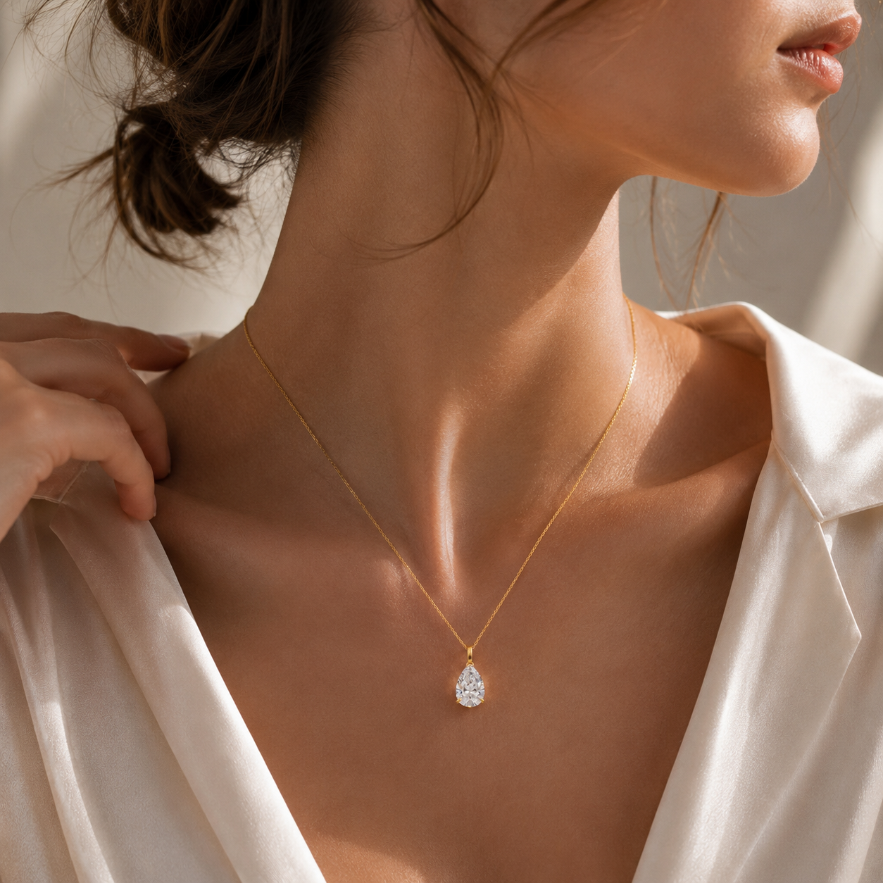 18K Yellow Gold Pear Diamond Solitaire Pendant(1 Carat)