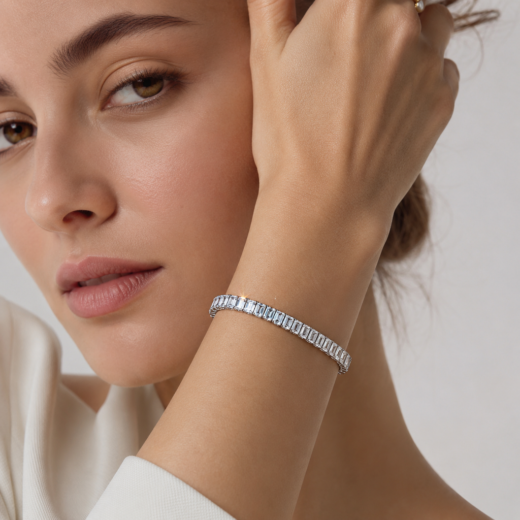 18K White Gold Emerald-Cut Diamond Tennis Bracelet（0.30 ct)
