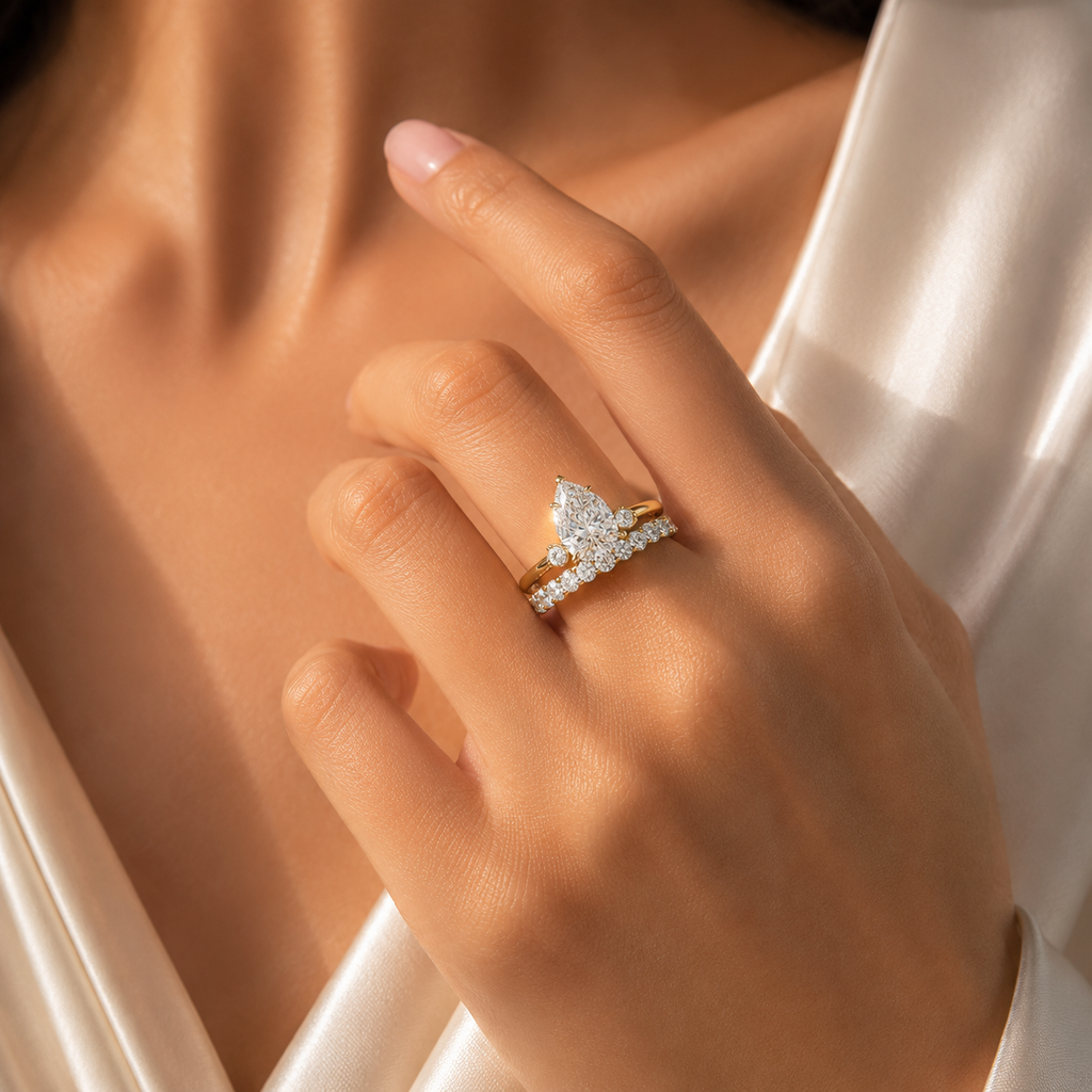 18K Yellow Gold Pear-Shaped Diamond Stackable Ring (2 Carats)