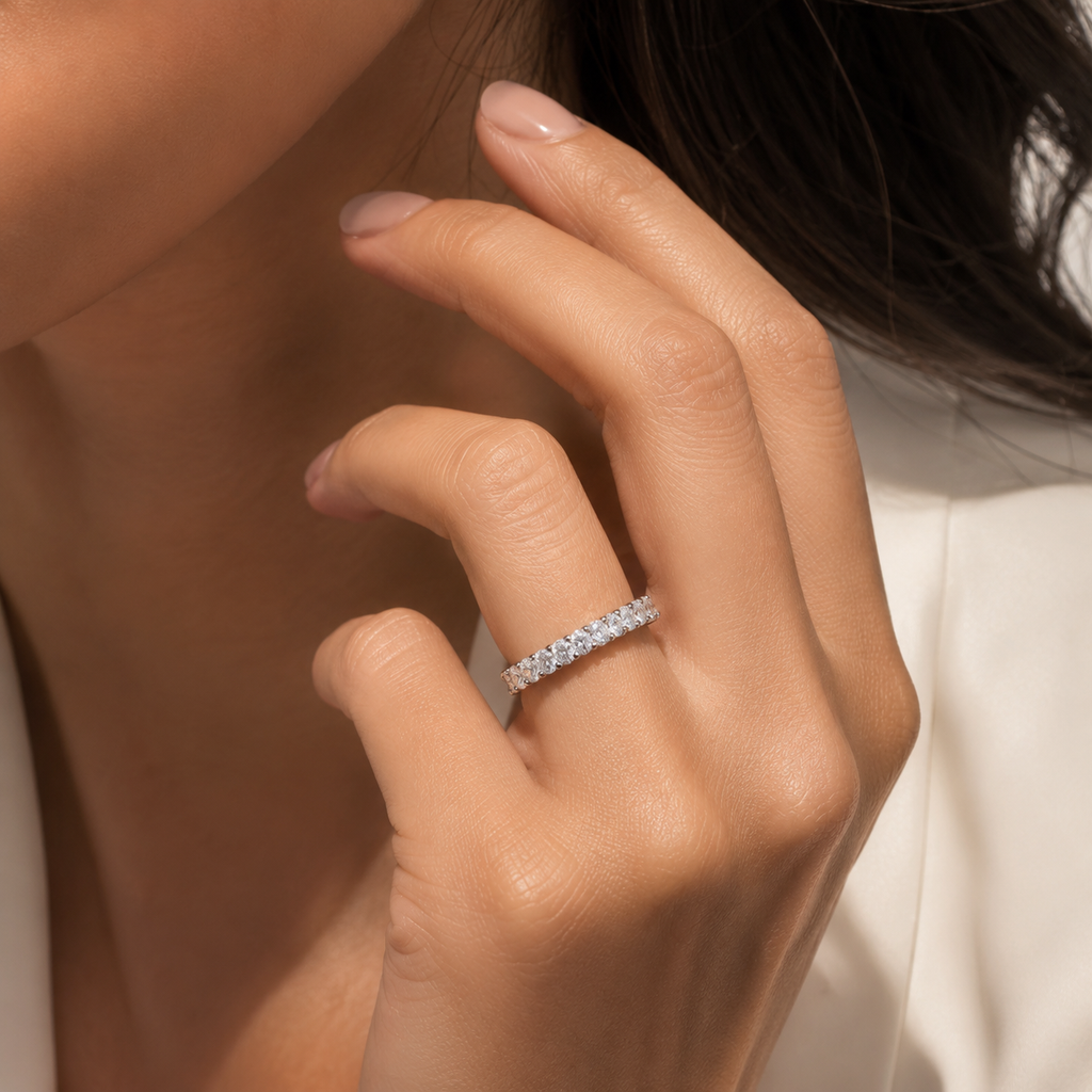 18K White Gold Oval Diamond Ring(0.10 ct Each)