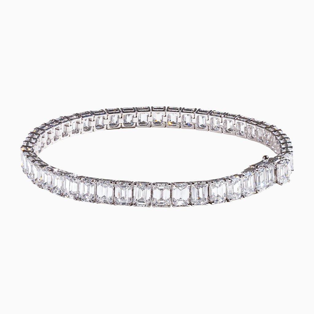 18K White Gold Emerald-Cut Diamond Tennis Bracelet（0.30 ct)