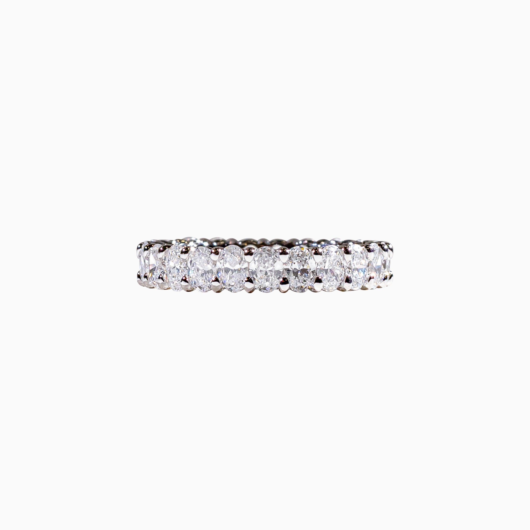 18K White Gold Oval Diamond Ring(0.10 ct Each)