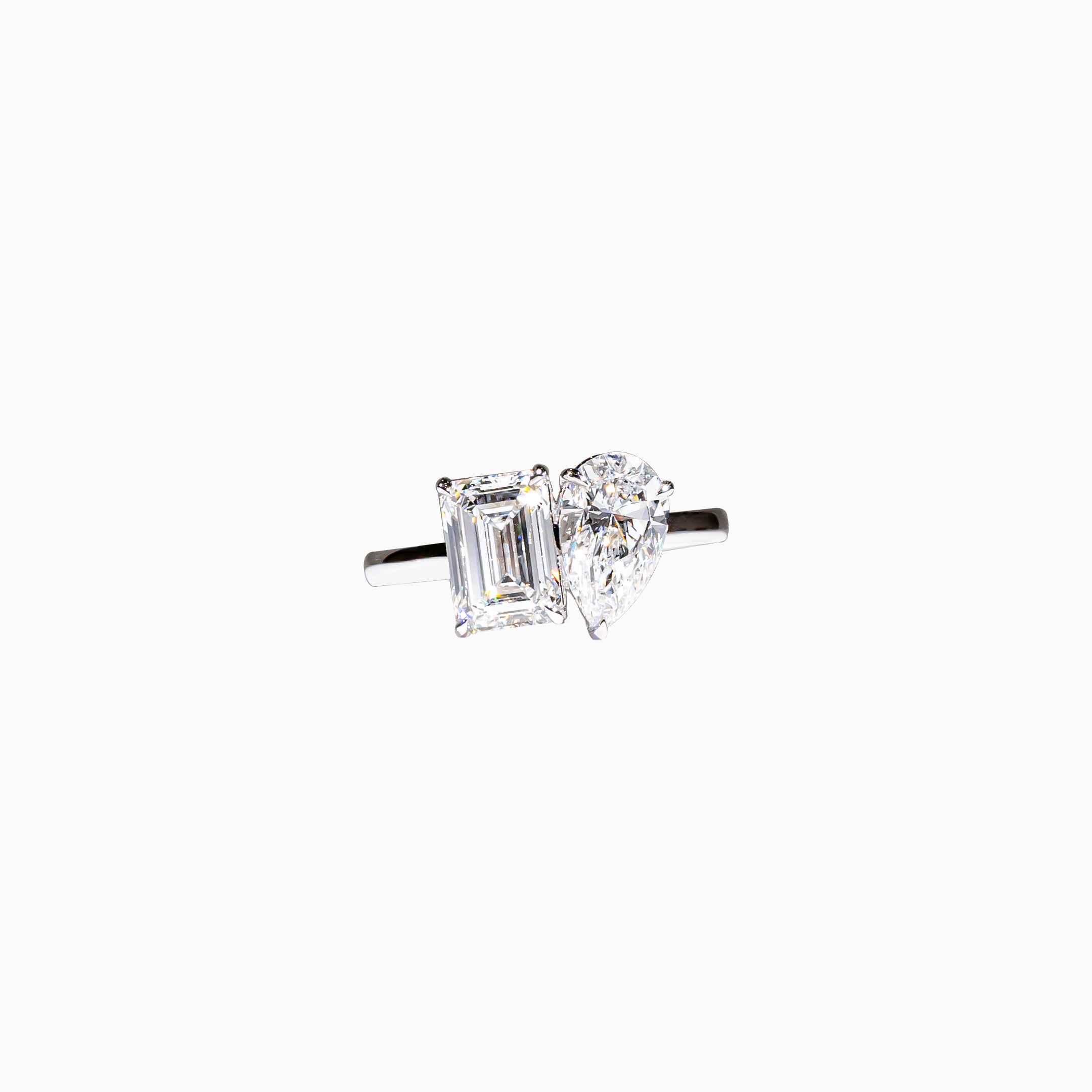 18K White Gold Multi-Stone Diamond Ring（2.77 Carat）